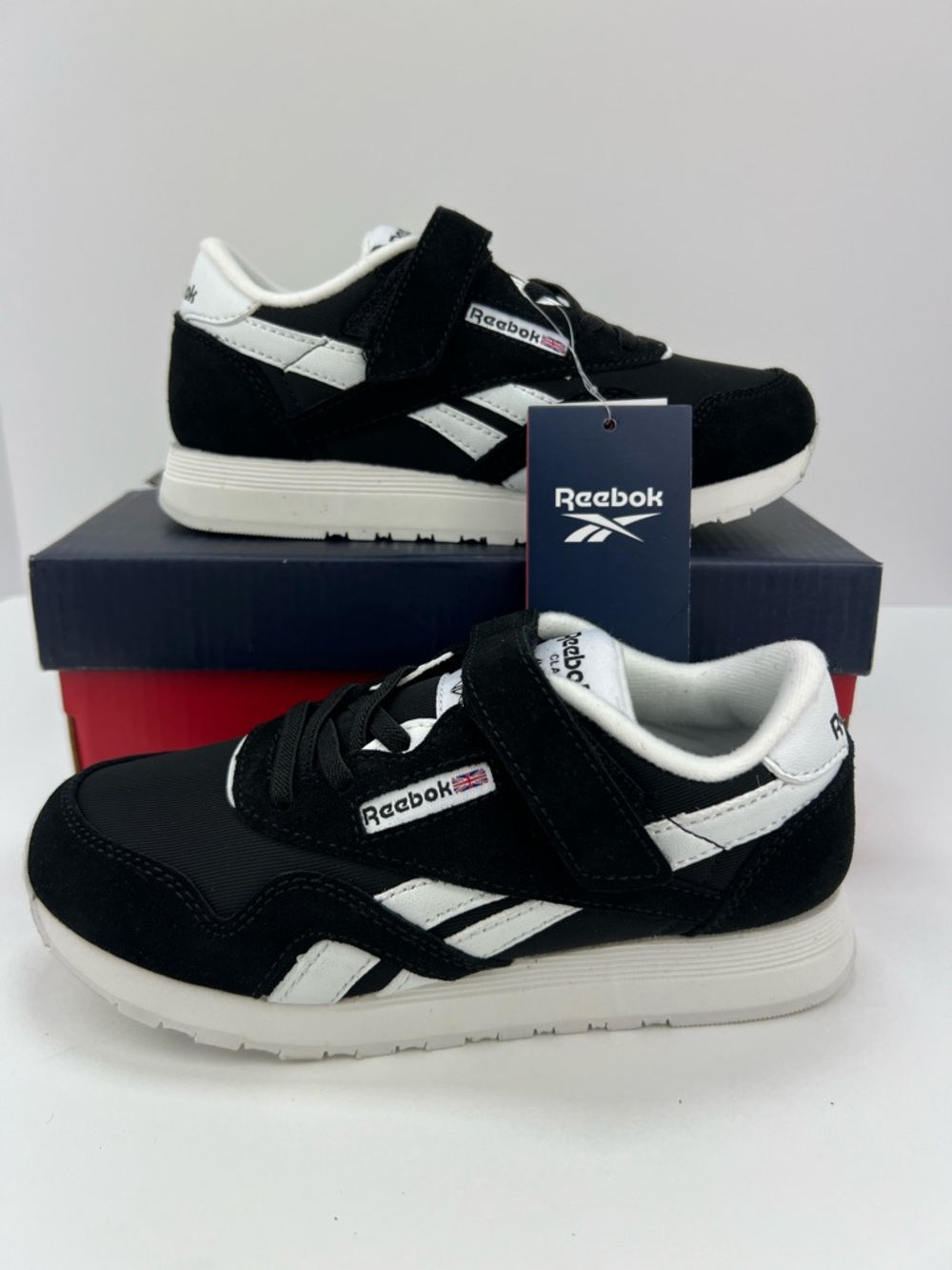 NWT Reebok Classic Nylon Kids Sneakers Black White Size 1.5